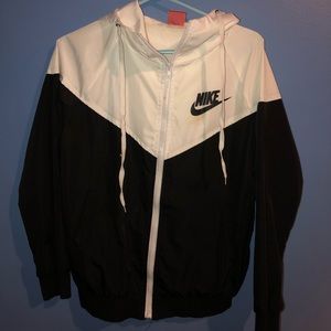 Black and White Nike Windbreaker ‼️